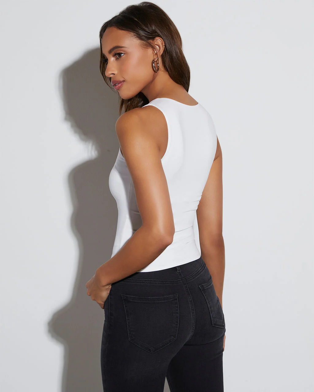 Everyday Essential Scoop Neck Tank - Image 4